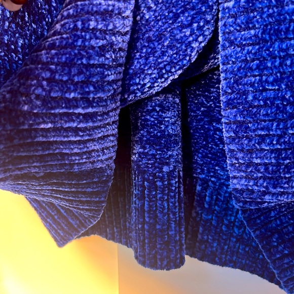 Tommy Bahama, Size XS, good for S and M, Blue, Plush Sweater Soft 100% Polyester - Picture 5 of 13